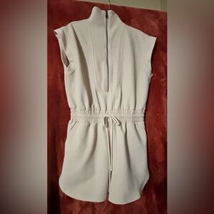 Chic Entro Ribbed Front Zip Romper. Comfortable  With Elastic Waist Cruise S-Med